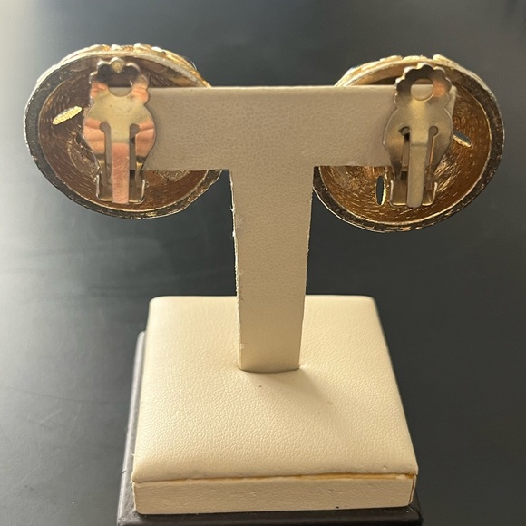 Colored stone clip on earrings - Picture 2 of 4